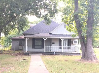236 S Cedar St, Nowata, OK 74048