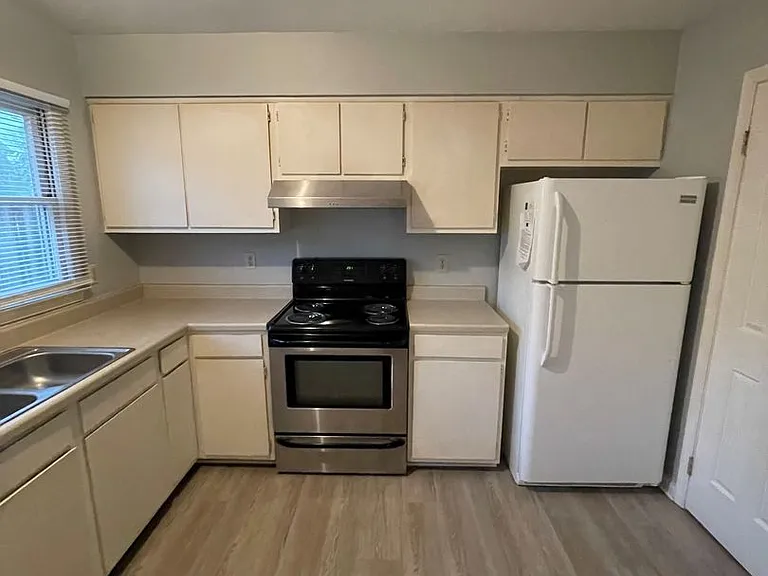 608 W Church St — Photo 4