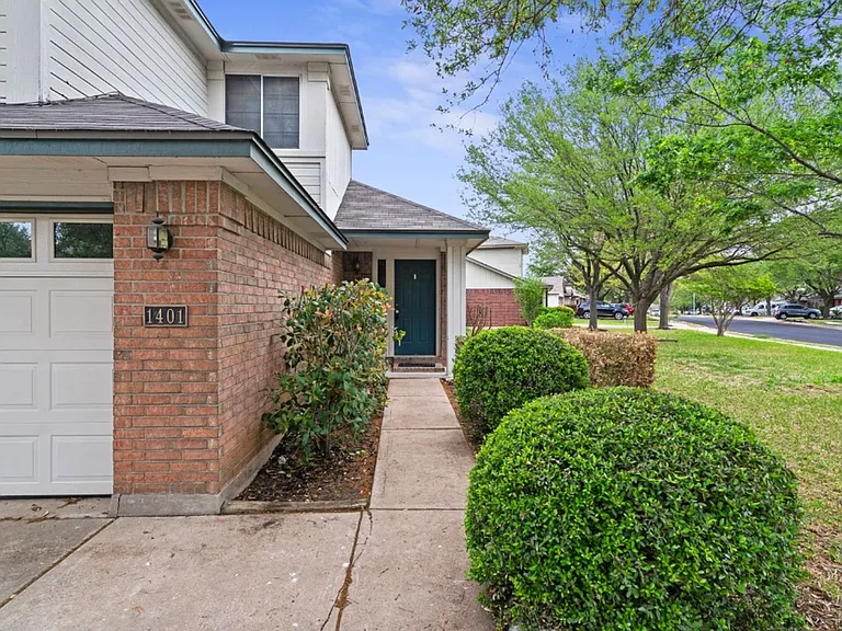 1401 Thibodeaux Dr — Photo 3