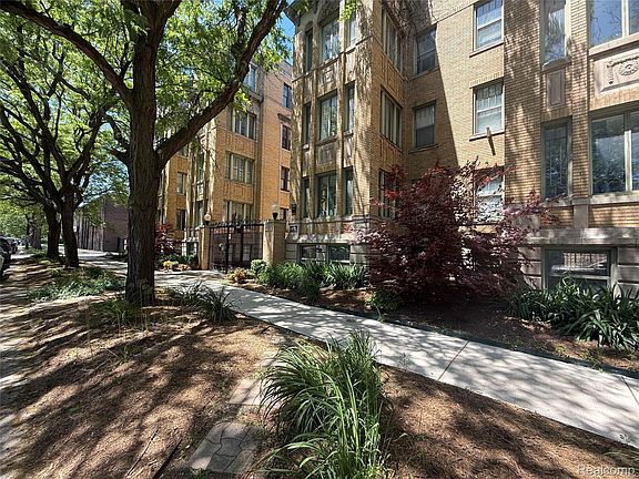 4th image of 120 Seward St APT 108
