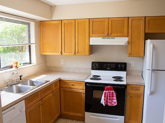 2nd image of 1599 Revere Ln