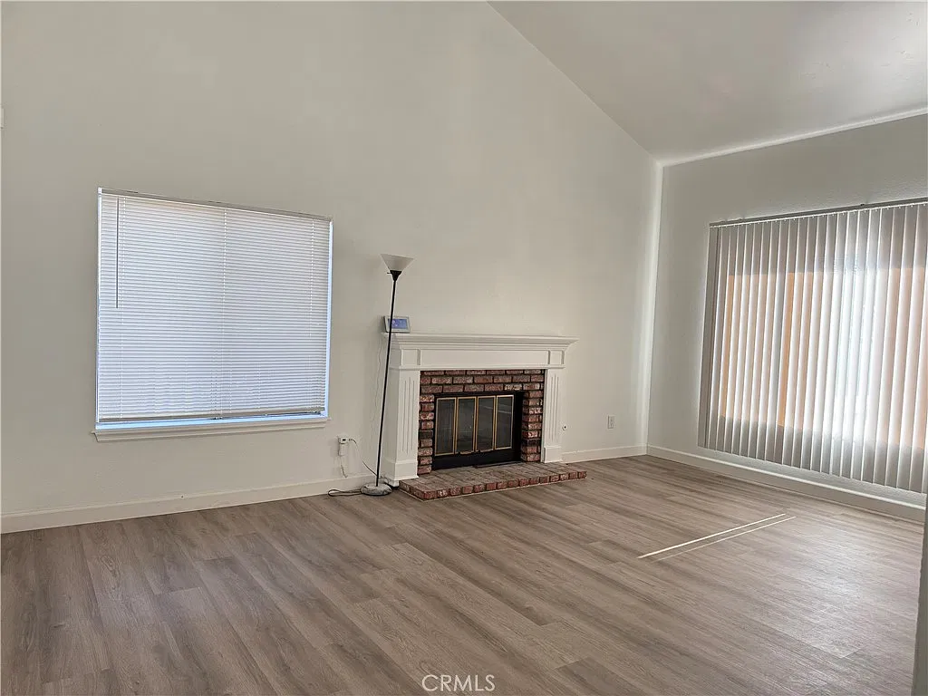 5 bed, 2.5 bath, 1895 sqft, $3,500 — Photo 3