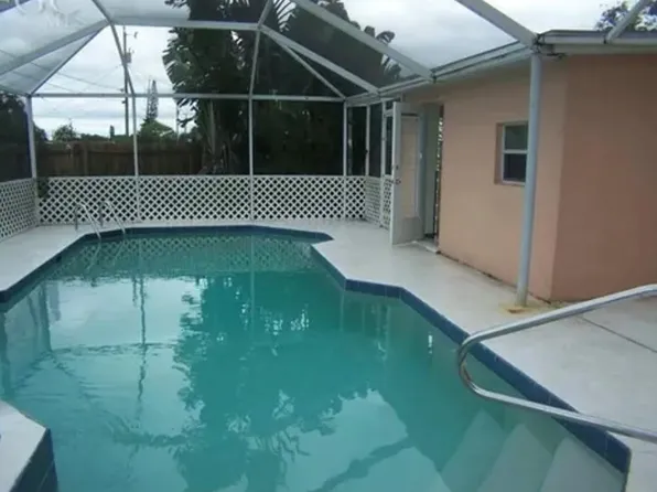 307 W Oregon Rd, Lehigh Acres, FL 33936