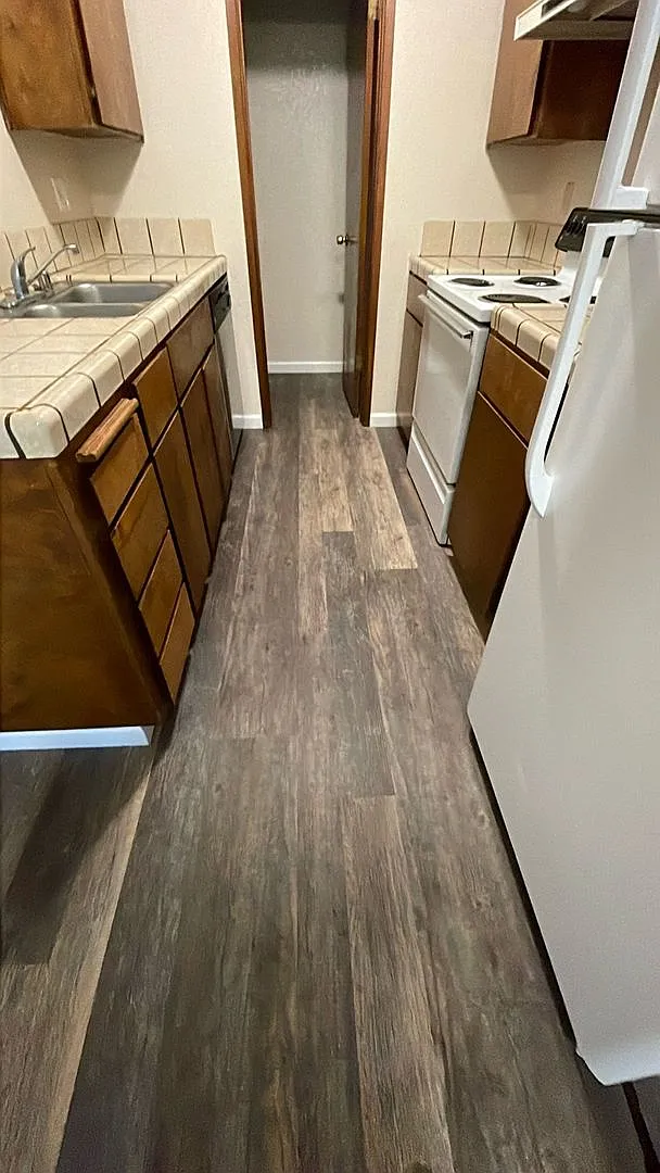 2 Bed, 1.5 Bathroom Apartment — Photo 1