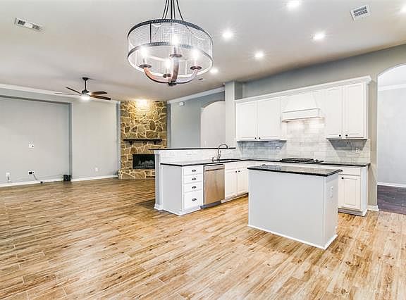 5th image of 3719 Meadow Wood Ct