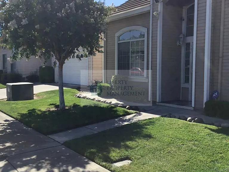 186 Ravenstone Way — Photo 2