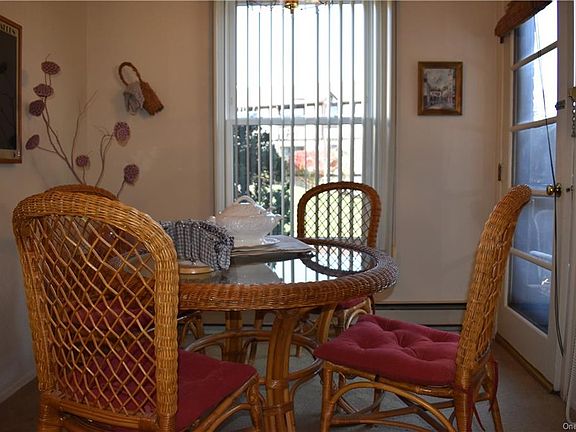 3rd image of 300 Sierra Vista Ln