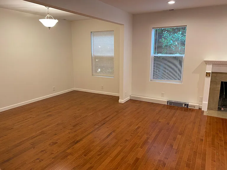 3907 NE 110th St — Photo 34