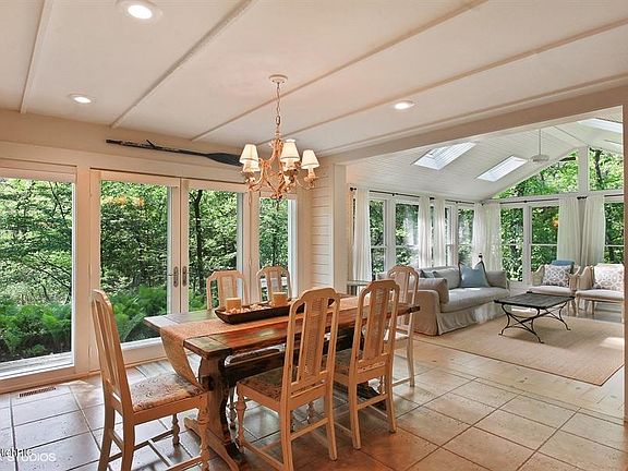 4th image of 14489 Pinewood Dr