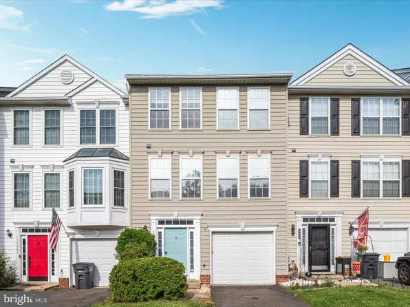 17365 Avion Sq, Round Hill, VA 20141