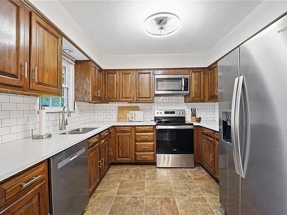 4th image of 1037 S Valley Rd