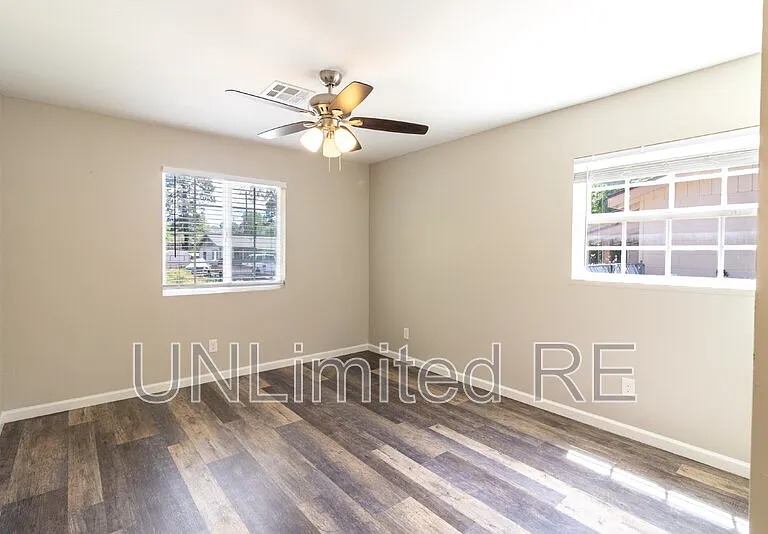 216 E Zuni Dr — Photo 7