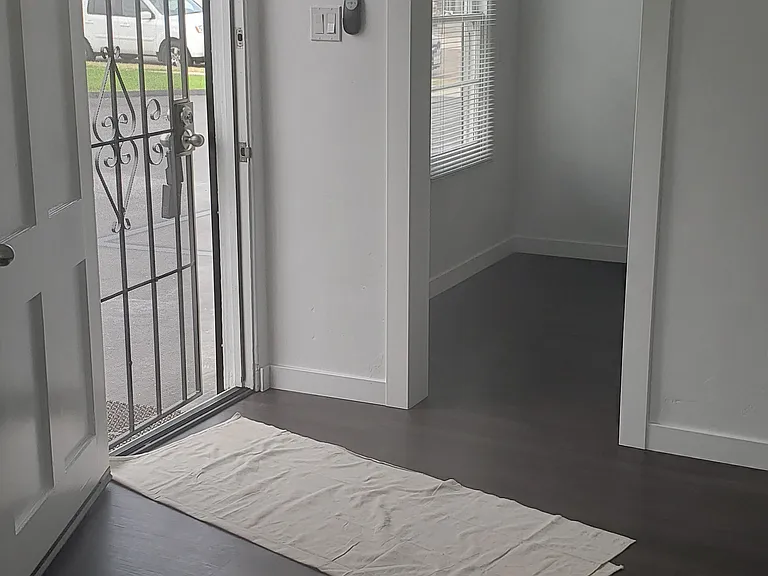 220 Glover Ave #B — Photo 3