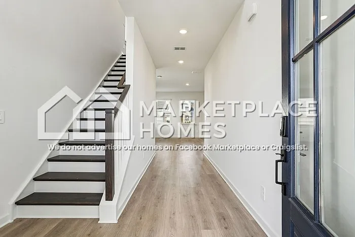 4 bed, 2.5 bath, 2268 sqft, $2,495 — Photo 4