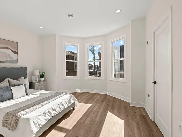 2921 W Oxford St — Photo 14