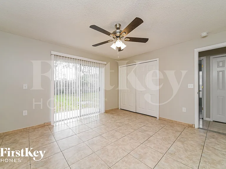 440 Breezeway Dr — Photo 11