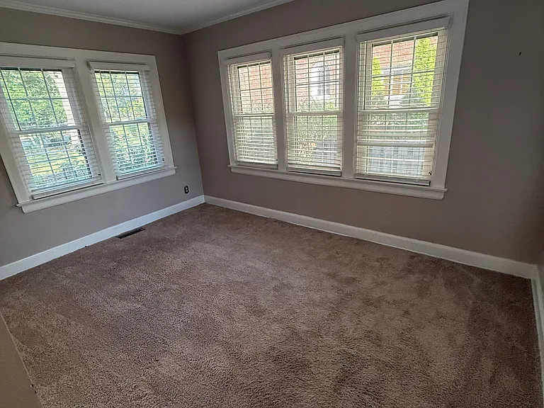 2629 E Broad St — Photo 49