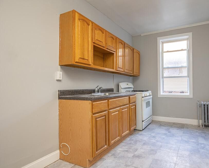 1st image of 330 E 33rd St #7f9fbb94f