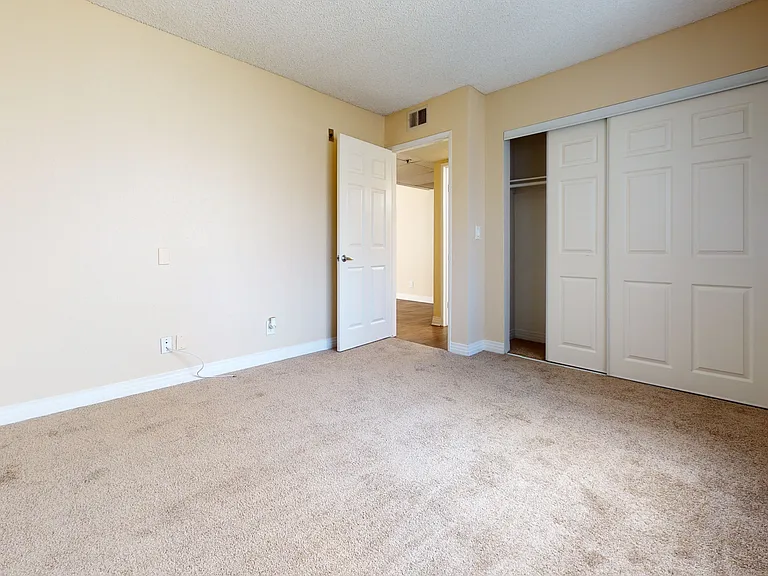 Warner Courtyards Bedroom