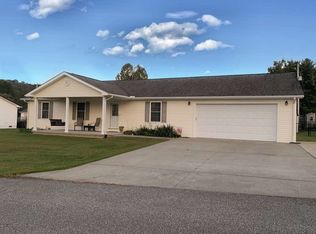 44 Tomahawk Dr, Louisa, KY 41230