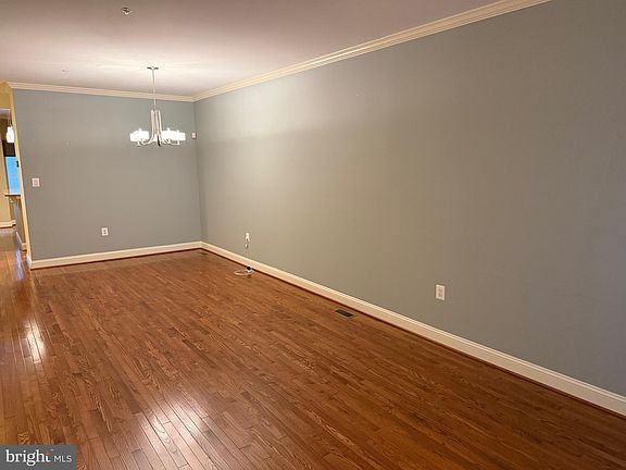 3rd image of 615 Strandhill Ct