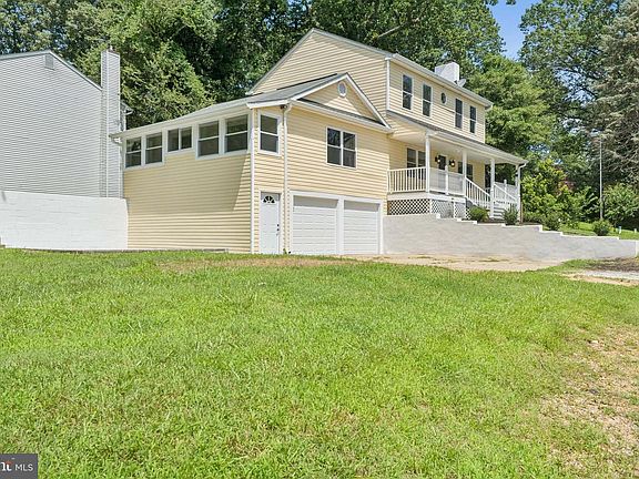 4th image of 1014 Saint Charles Dr