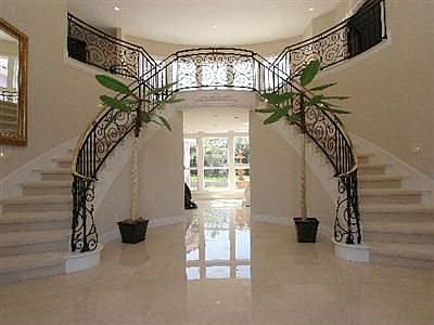 ENTRY FOYER