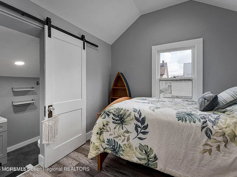 30 M St #SUMMER RENTAL — Photo 16