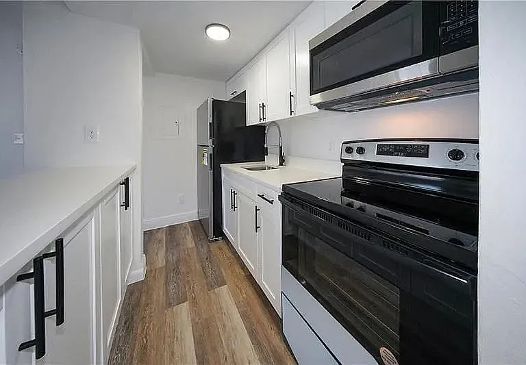 1000 NW 95th Ter #105 — Photo 1