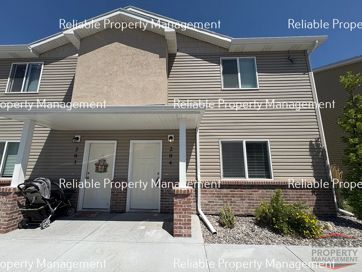 3 bed, 2.5 bath, 1570 sqft, $1,525 — Photo 2