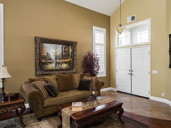 5th image of 12 Peacock Ct
