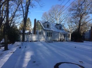265 Manor Rd, Huntington, NY 11743