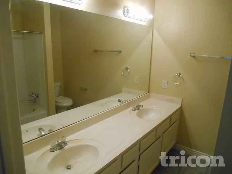 1706 N Comanche Dr — Photo 12