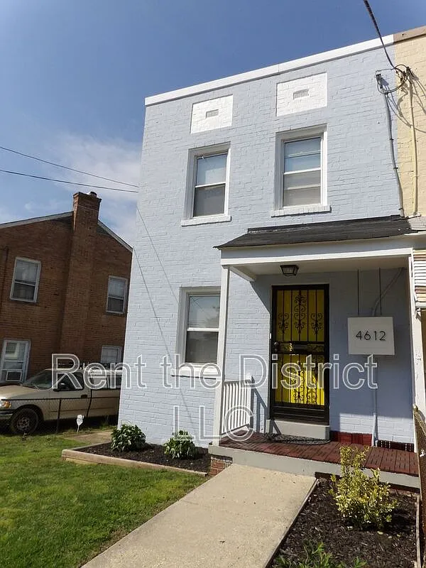 4612 Bass Pl SE photo 1