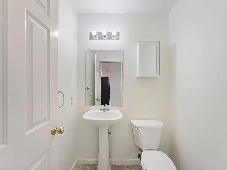 2429 Tolmie Ave — Photo 17