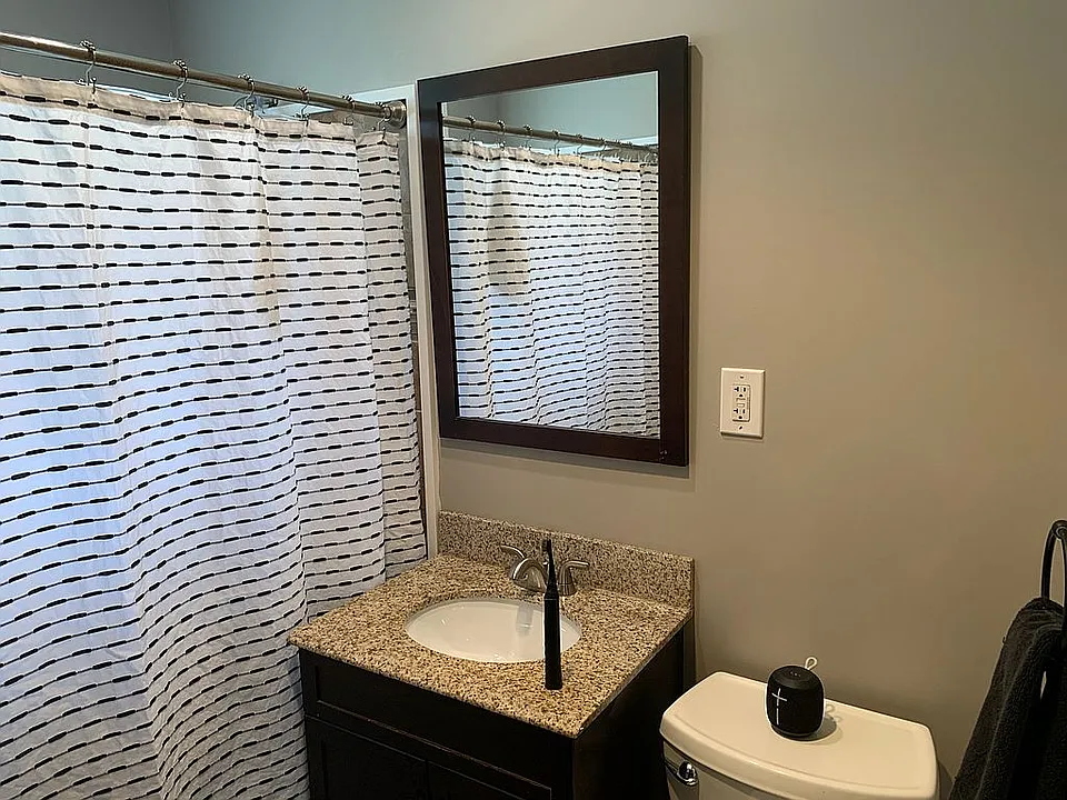Upper bathroom
