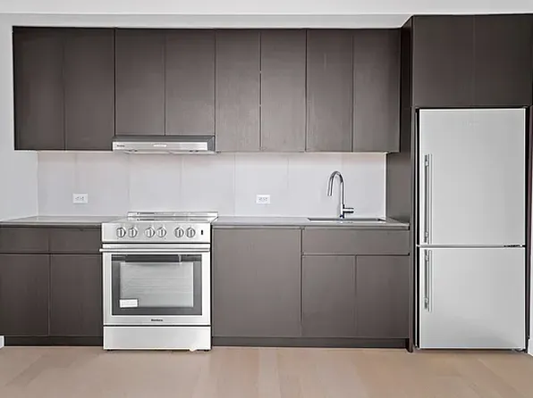 310 Livingston Street image 4 of 7