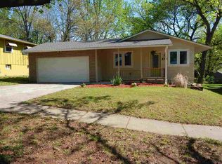 1031 SE 43rd St, Topeka, KS 66609