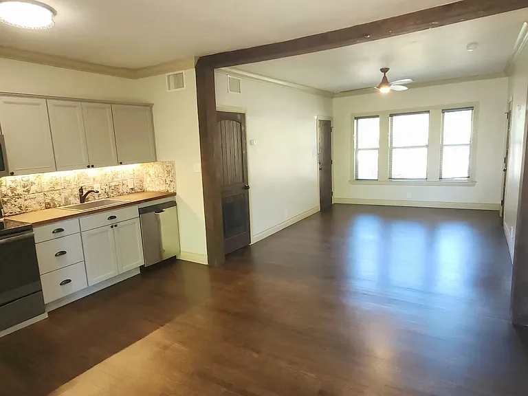 128 Katherine Ct #2 — Photo 3