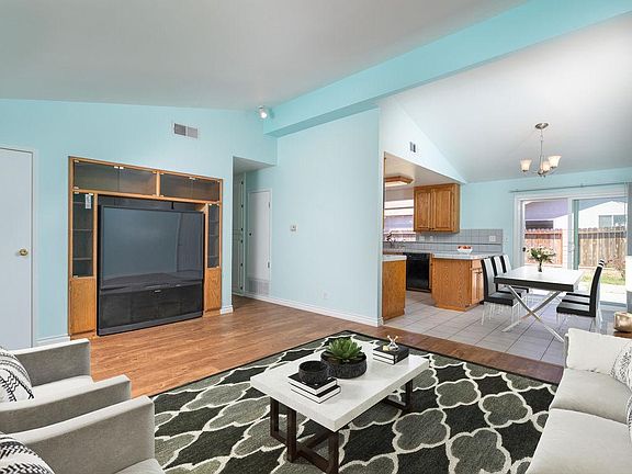 3rd image of 1813 Selby Cir