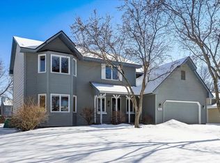 8834 Jonquil Ln N, Maple Grove, MN 55369