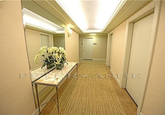4th image of 220 E 65th St APT 19N