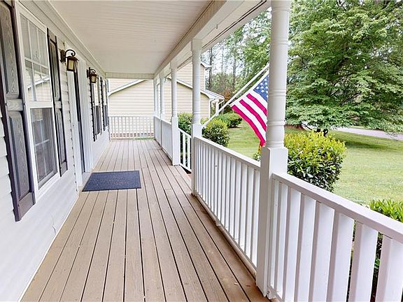 4th image of 131 Foxcroft Dr