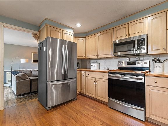 5th image of 81 Highland Ave