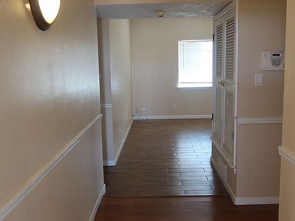3rd image of 5740 Devon Ave