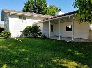 4555 Homestead Cir, Grand Forks, ND 58201