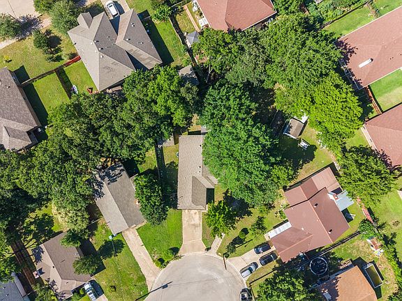 3rd image of 2804 Weston Dr