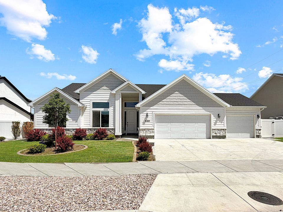 1st image of 620 E Riverside Way