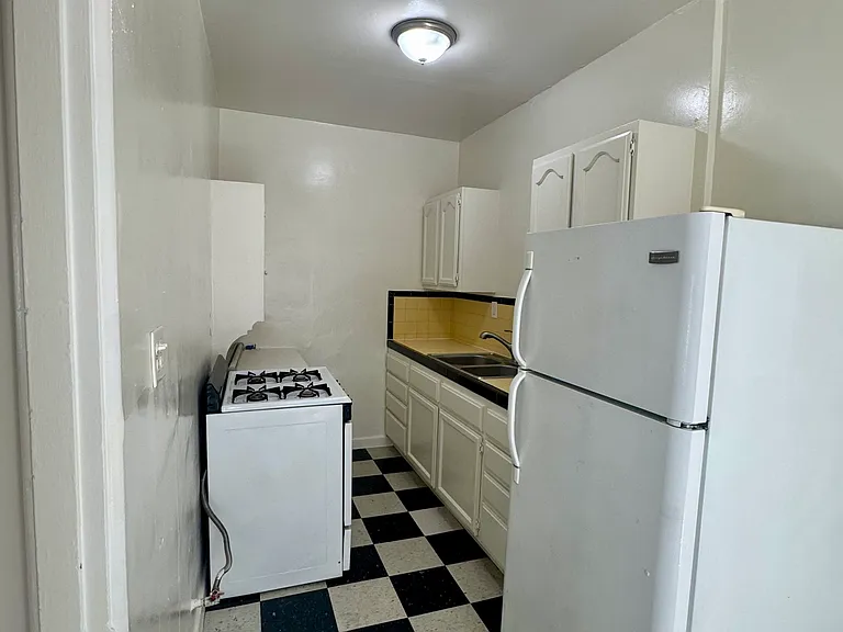 2300 Bellevue Ave #2 — Photo 1
