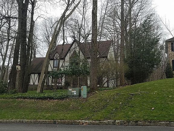 2nd image of 225 So Brookside Dr